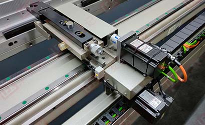 X(A)軸伺服后擋指