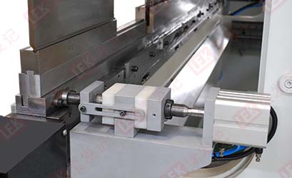 伺服數(shù)控隨動(dòng)托料架